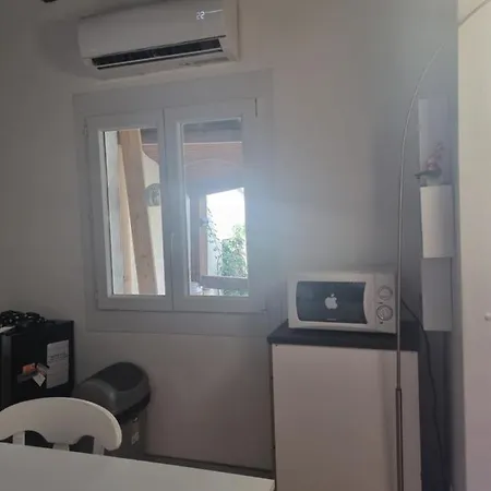 Petit Avec Espace Exterieur Proche
